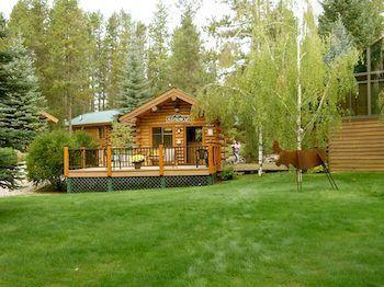 Silverwolf Log Chalets Coram Экстерьер фото