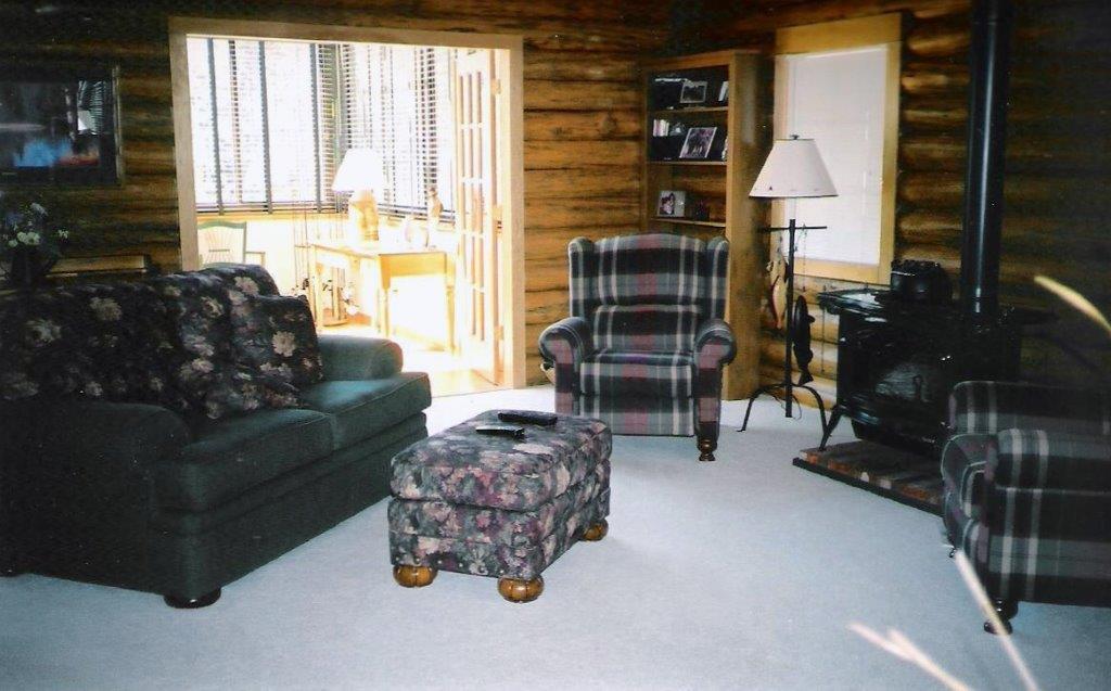 Silverwolf Log Chalets Coram Экстерьер фото