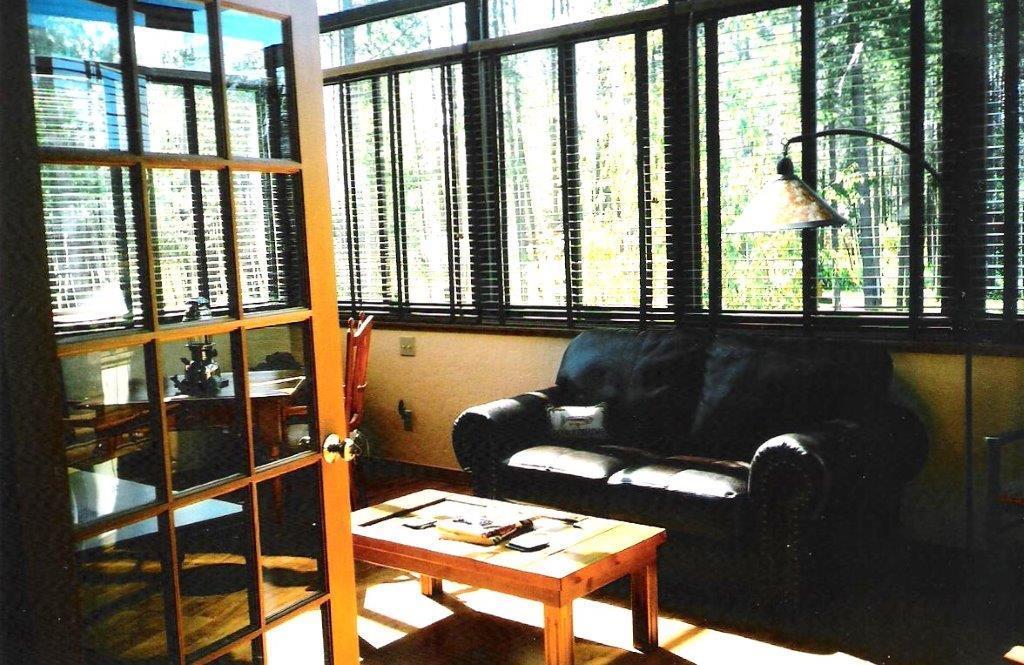 Silverwolf Log Chalets Coram Экстерьер фото