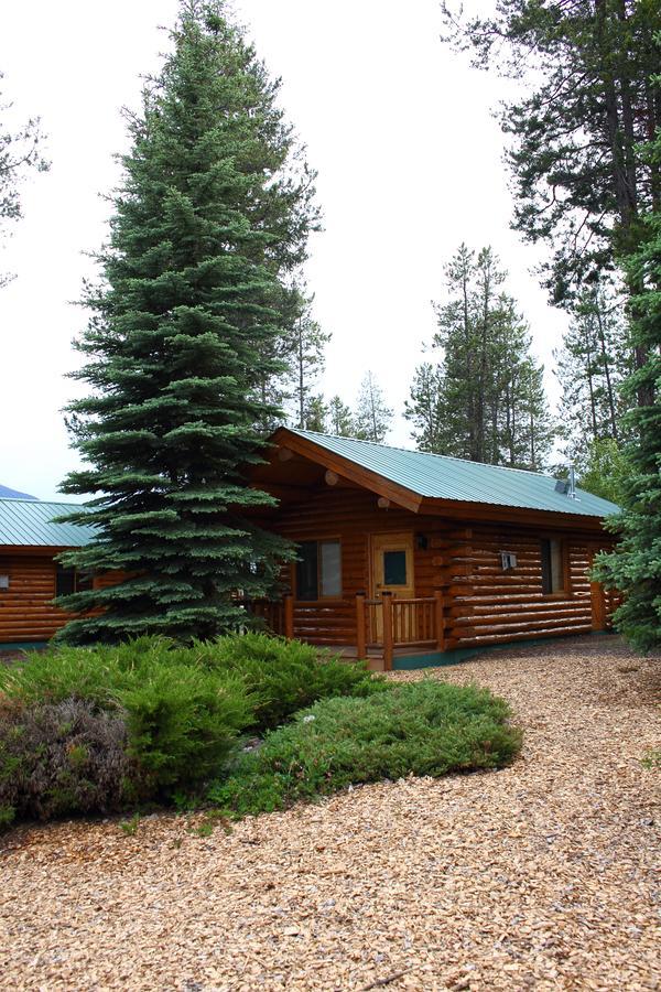 Silverwolf Log Chalets Coram Экстерьер фото