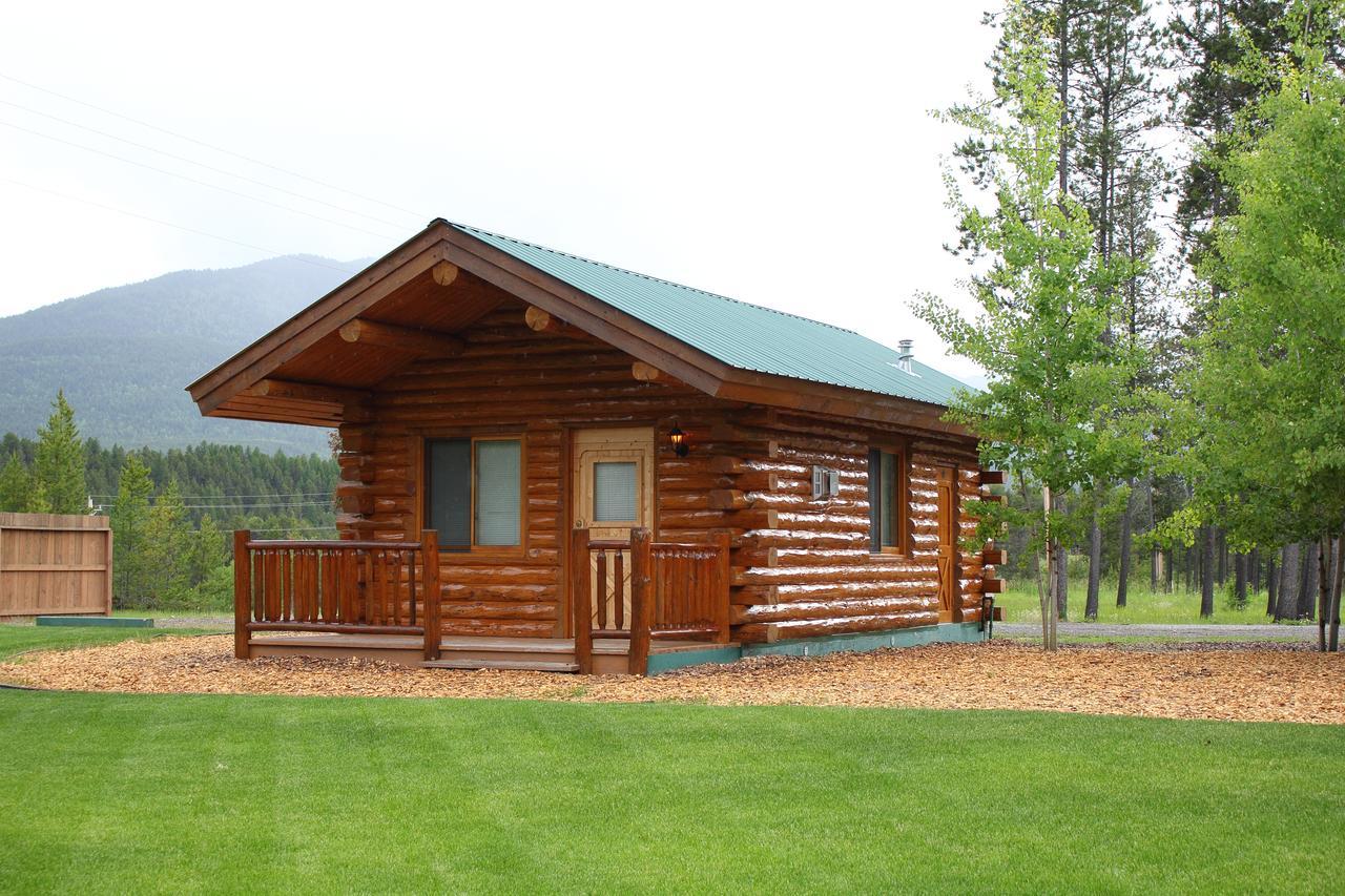 Silverwolf Log Chalets Coram Экстерьер фото